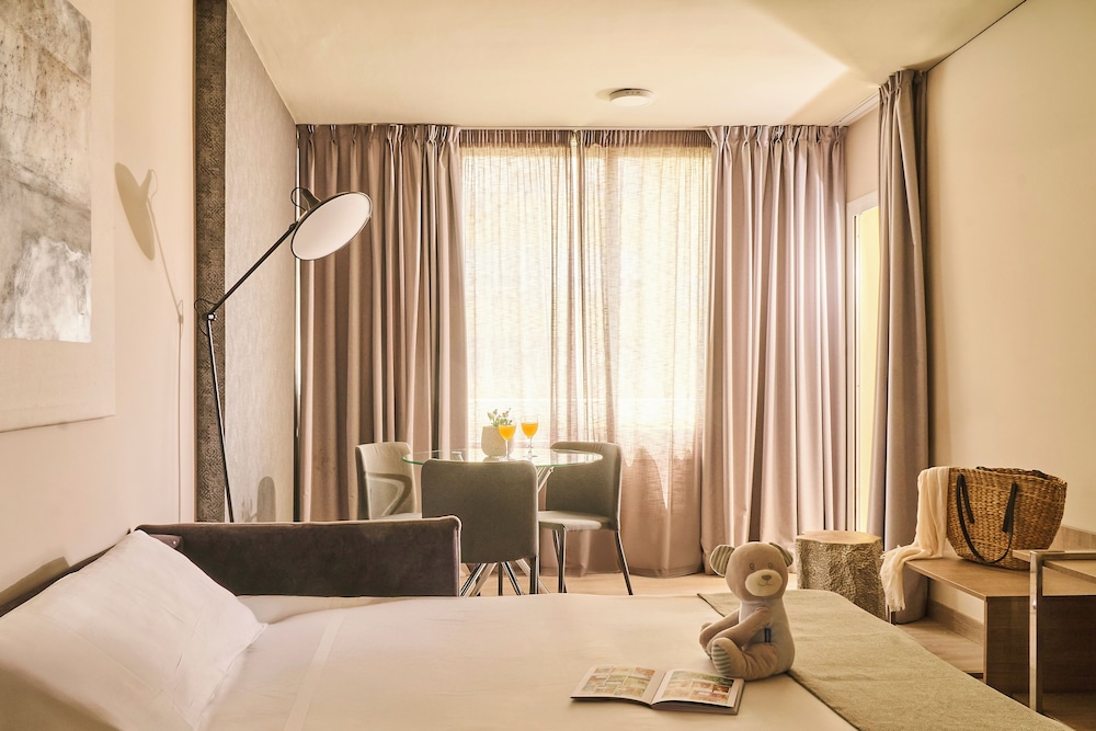 Ona Marbella Inn — Hotel rooms in Marbella, Andalusia