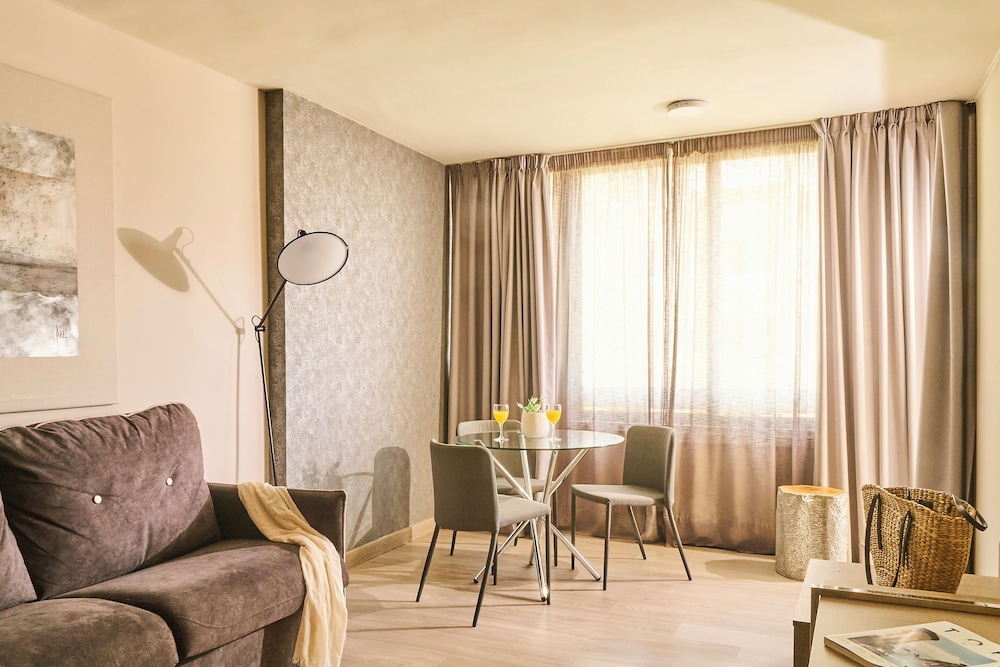 Ona Marbella Inn — Hotel rooms in Marbella, Andalusia