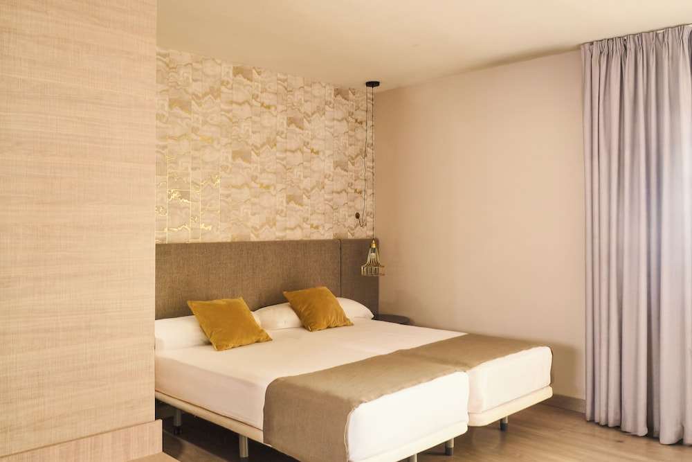 Ona Marbella Inn — Hotel rooms in Marbella, Andalusia