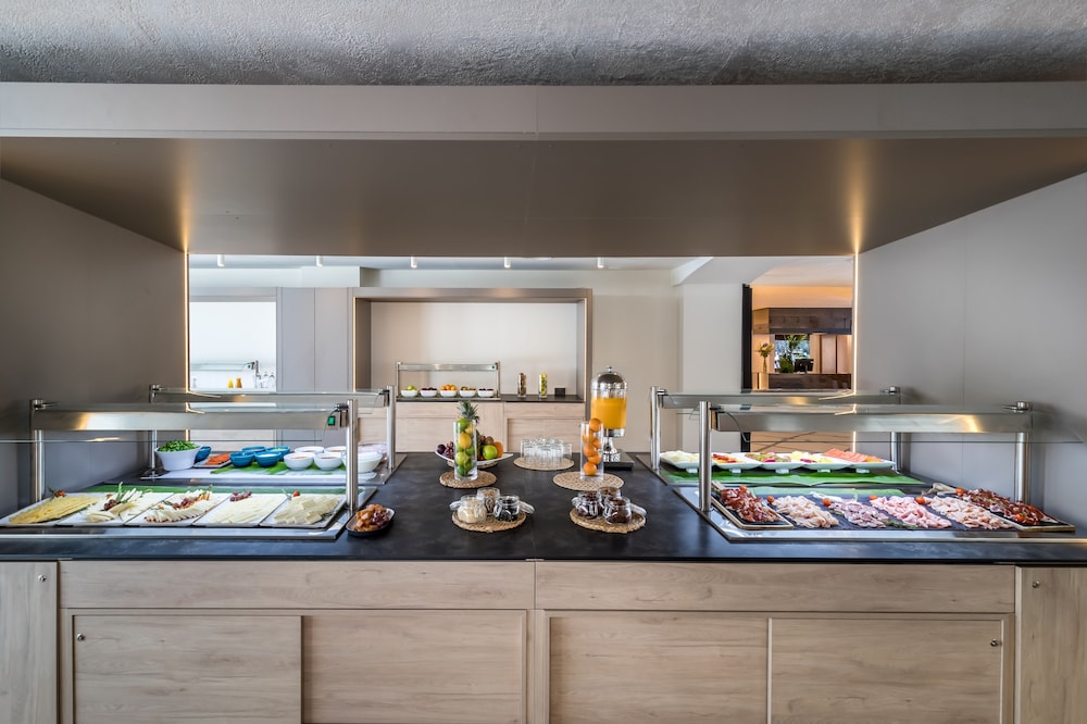 Occidental Puerto Banus — Restaurant & bars in Marbella, Andalusia