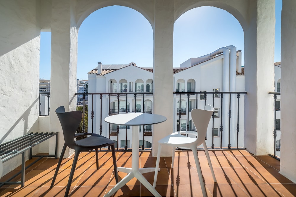 Occidental Puerto Banus — Hotel building in Marbella, Andalusia