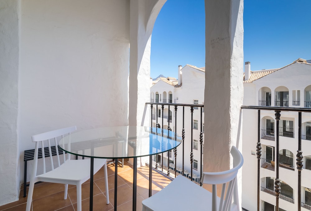 Occidental Puerto Banus — Hotel building in Marbella, Andalusia