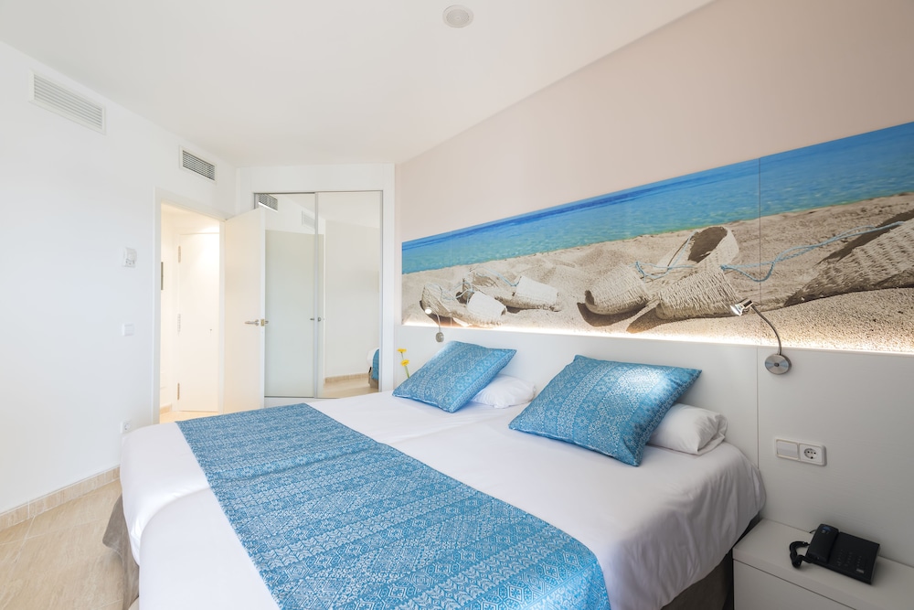 Aparthotel Tropic Garden — Hotel rooms in Santa Eulalia, Balearic Islands
