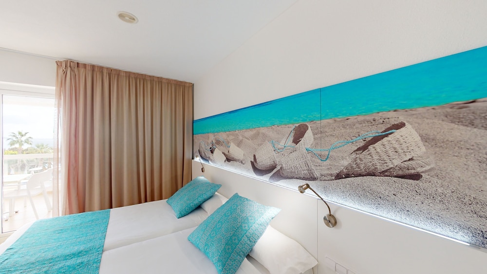 Aparthotel Tropic Garden — Hotel rooms in Santa Eulalia, Balearic Islands