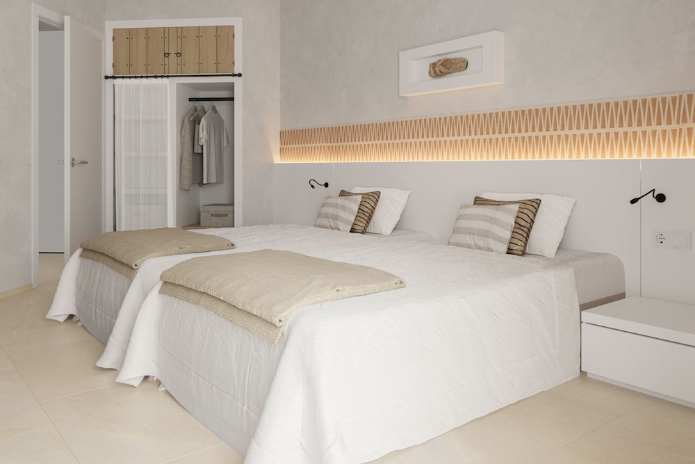 Aparthotel Tropic Garden — Hotel rooms in Santa Eulalia, Balearic Islands