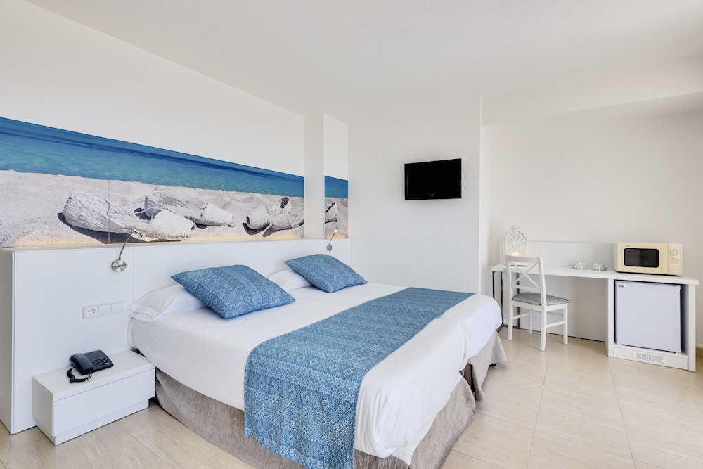 Aparthotel Tropic Garden — Hotel rooms in Santa Eulalia, Balearic Islands