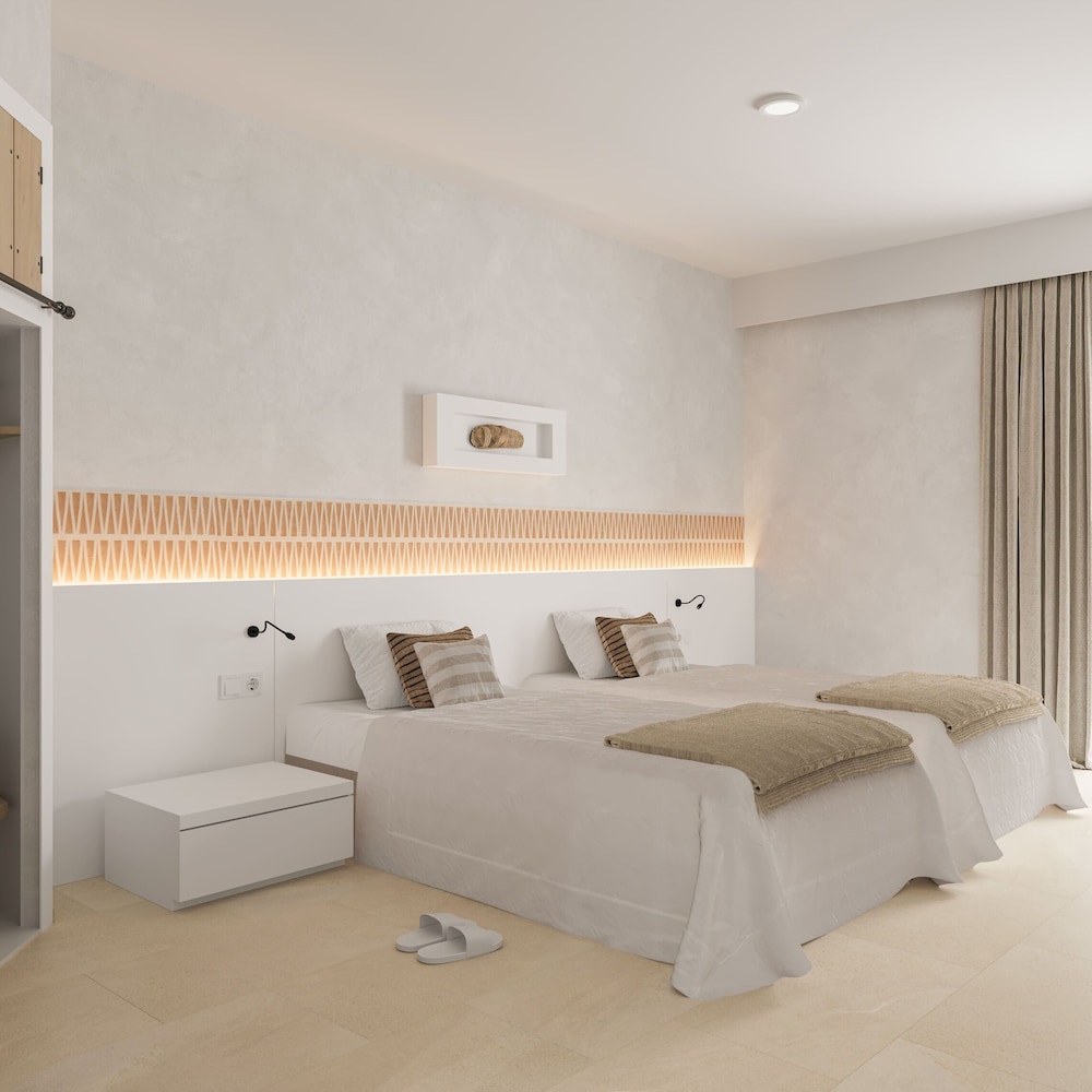 Aparthotel Tropic Garden — Hotel rooms in Santa Eulalia, Balearic Islands