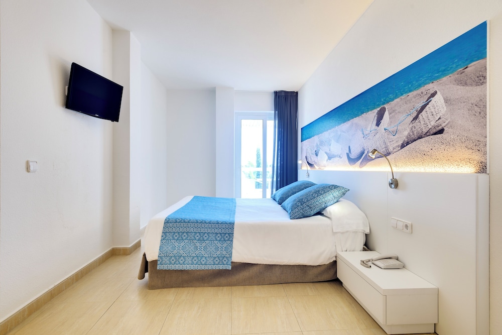 Aparthotel Tropic Garden — Hotel rooms in Santa Eulalia, Balearic Islands