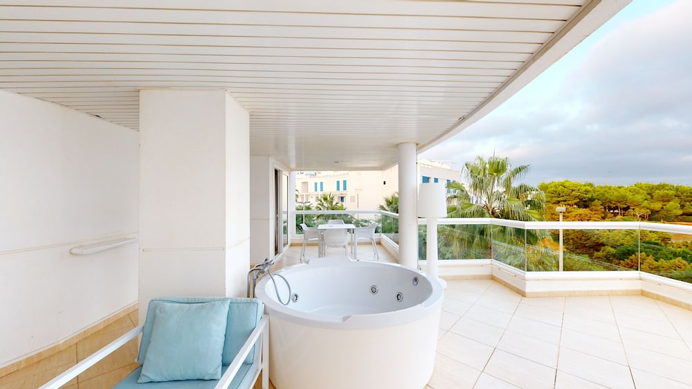 Aparthotel Tropic Garden — Hotel rooms in Santa Eulalia, Balearic Islands
