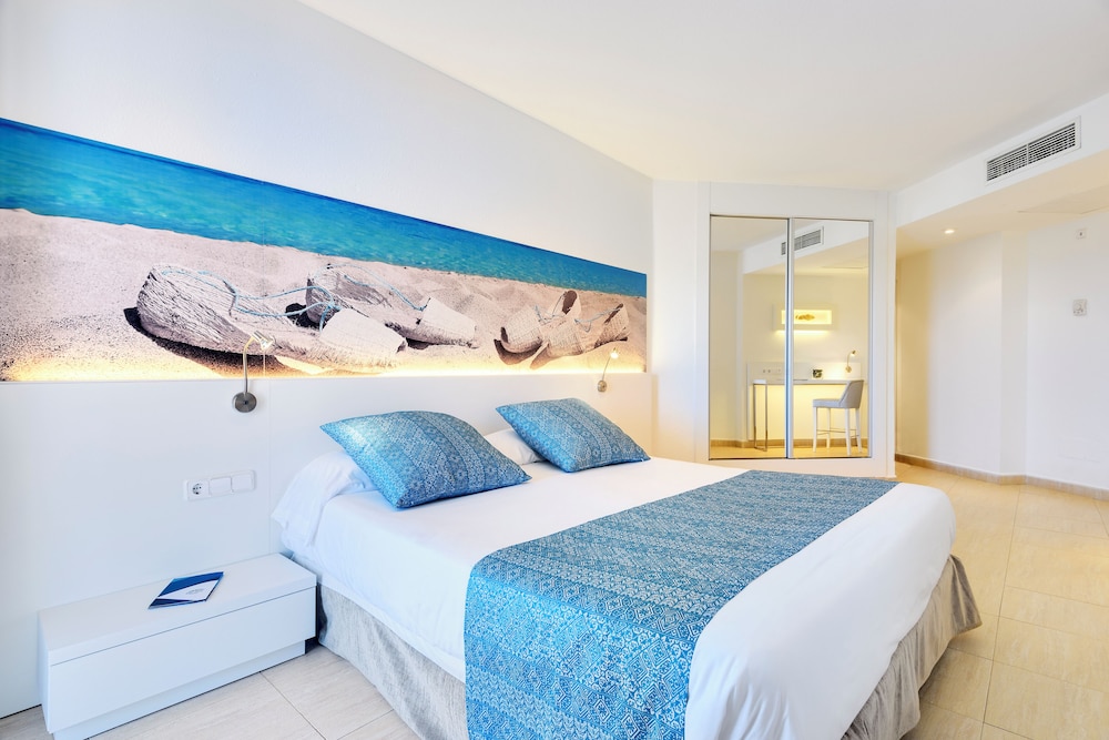 Aparthotel Tropic Garden — Hotel rooms in Santa Eulalia, Balearic Islands