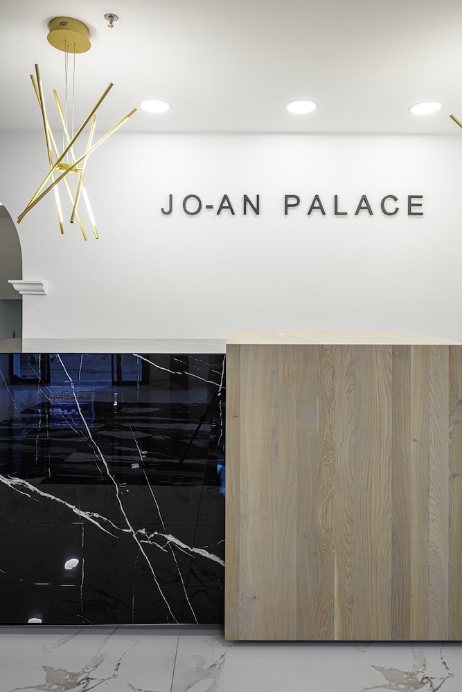 Jo An Palace Hotel — Hotel building in Rethymnon