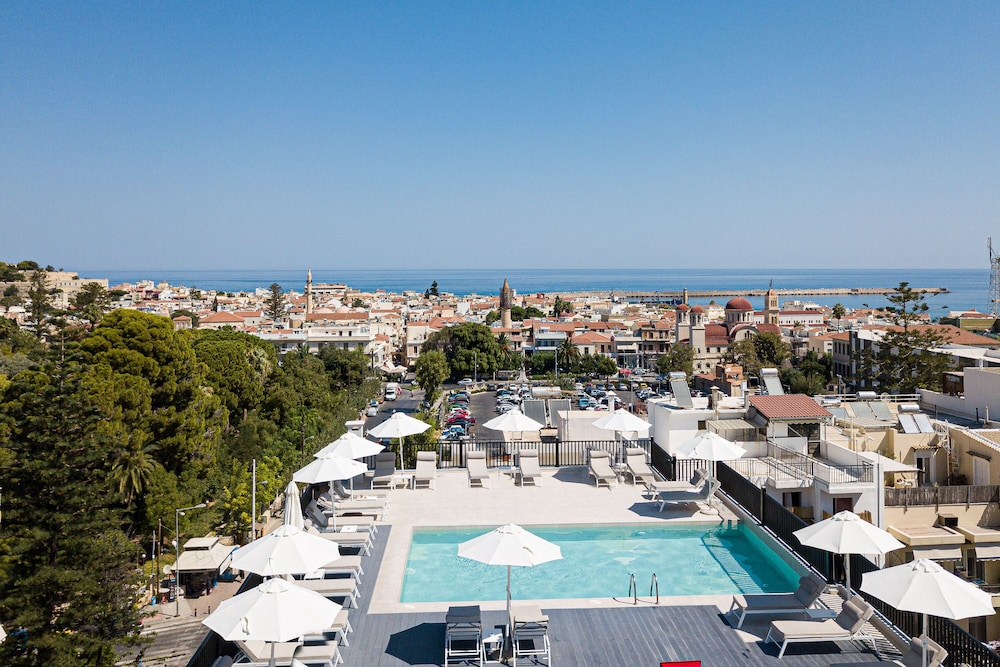 Jo An Palace Hotel — Swimming pool in Rethymnon