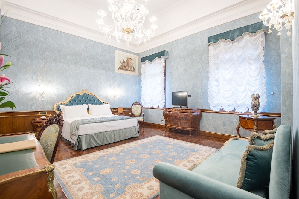 Hotel Nani Mocenigo Palace — Hotel rooms in Venice, Veneto