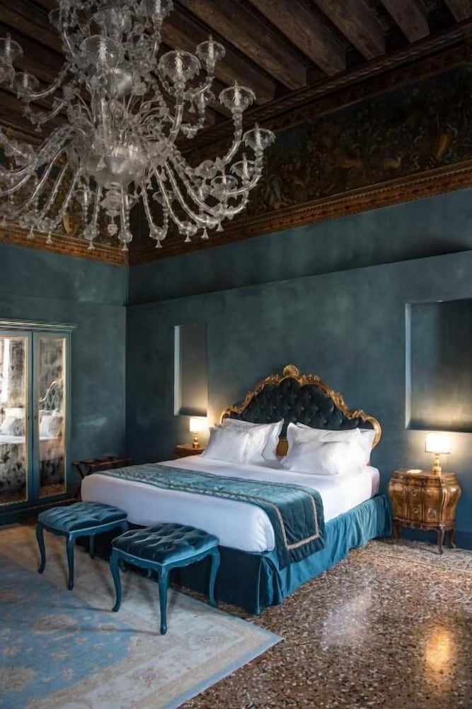 Hotel Nani Mocenigo Palace — Hotel rooms in Venice, Veneto