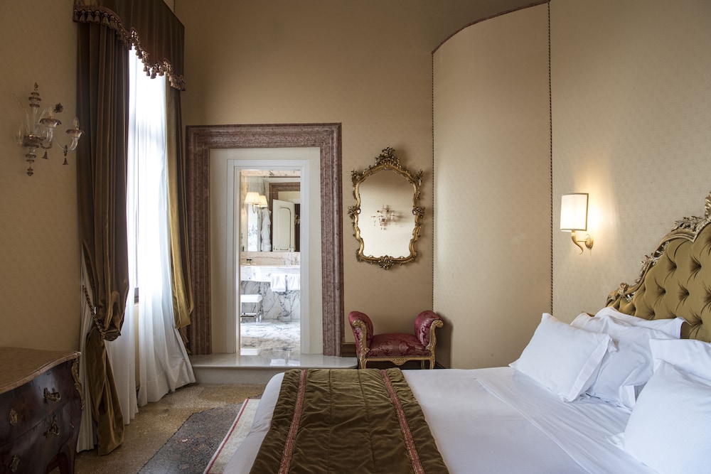 Hotel Nani Mocenigo Palace — Hotel rooms in Venice, Veneto