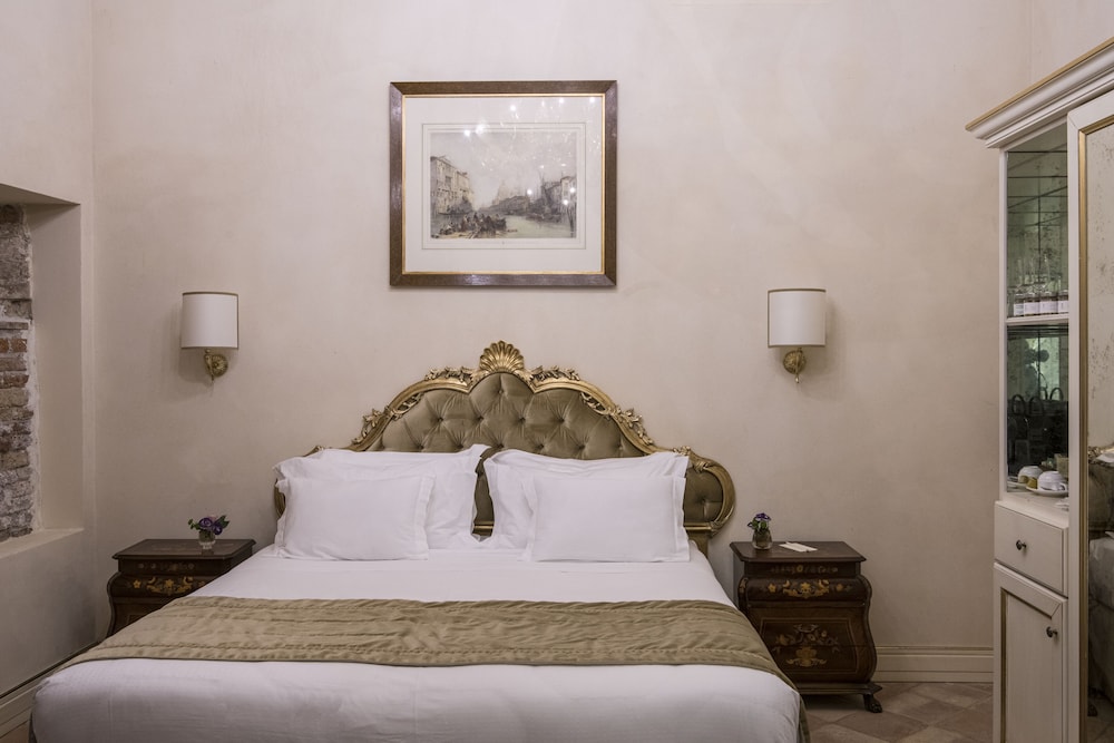 Hotel Nani Mocenigo Palace — Hotel rooms in Venice, Veneto