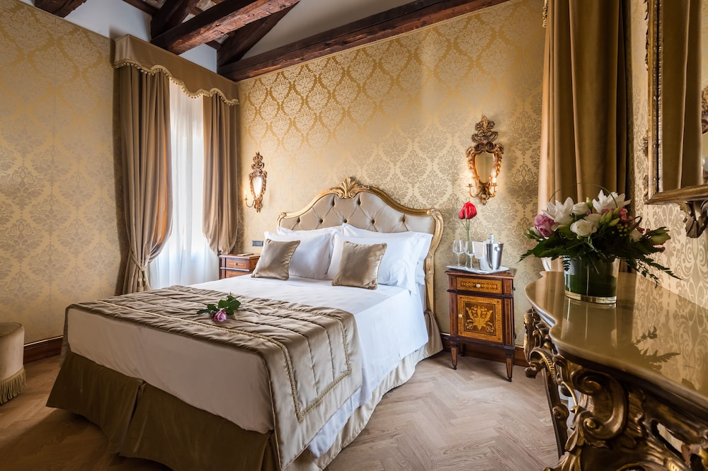 Hotel Nani Mocenigo Palace — Hotel rooms in Venice, Veneto