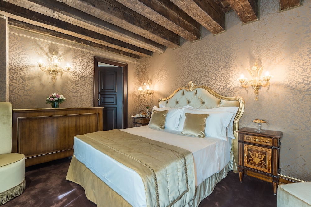 Hotel Nani Mocenigo Palace — Hotel rooms in Venice, Veneto
