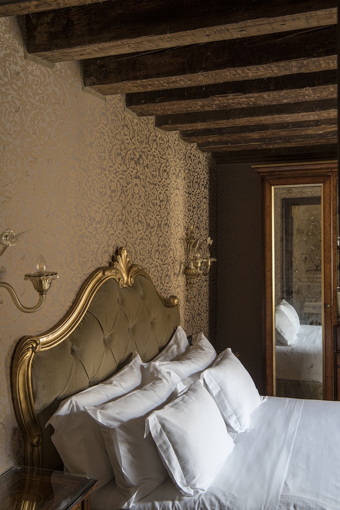 Hotel Nani Mocenigo Palace — Hotel rooms in Venice, Veneto