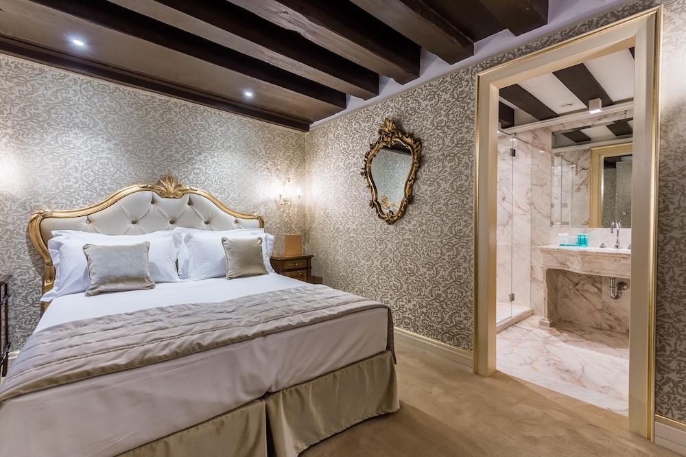 Hotel Nani Mocenigo Palace — Hotel rooms in Venice, Veneto