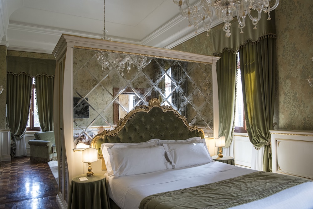 Hotel Nani Mocenigo Palace — Hotel rooms in Venice, Veneto