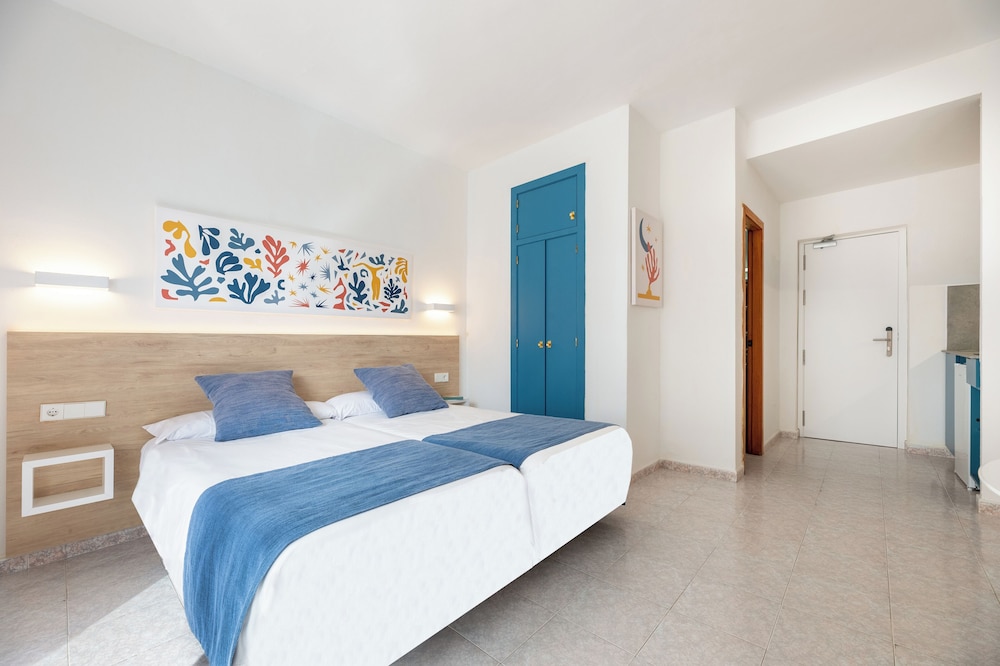 Aparthotel Vibra Lux Mar — Hotel rooms in Ibiza Town, Balearic Islands