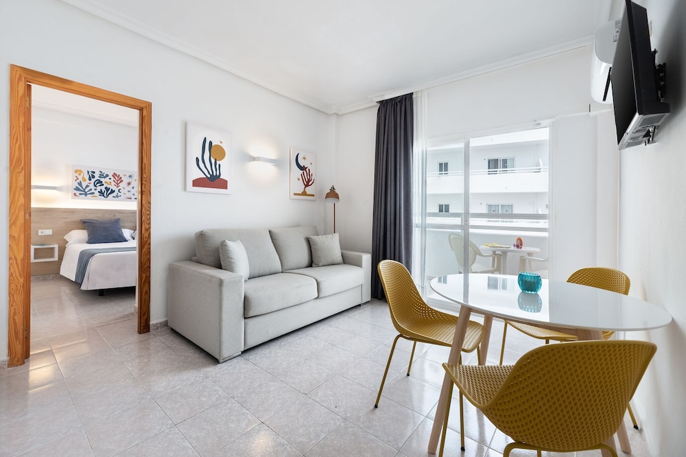 Aparthotel Vibra Lux Mar — Hotel rooms in Ibiza Town, Balearic Islands