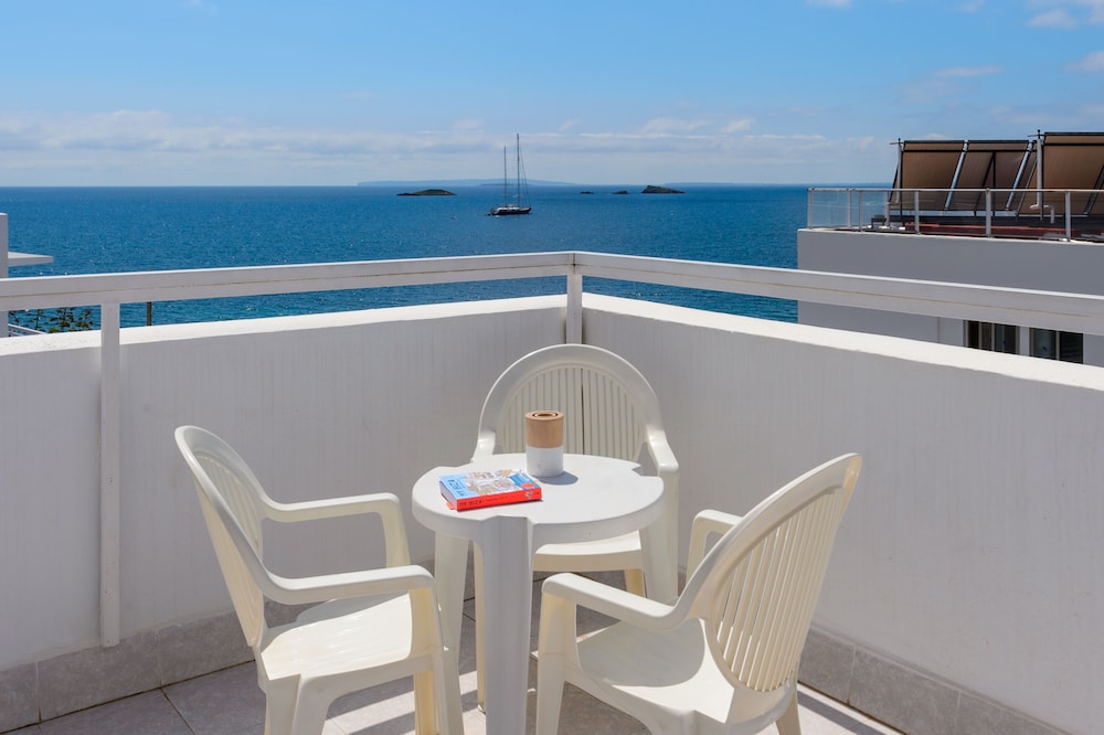 Aparthotel Vibra Lux Mar — Hotel rooms in Ibiza Town, Balearic Islands