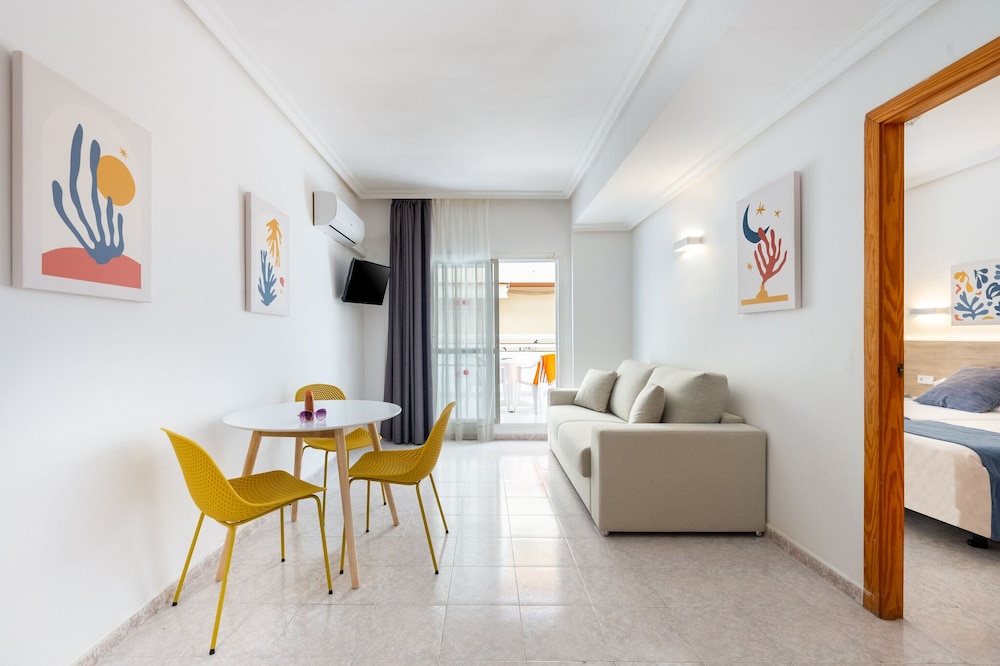 Aparthotel Vibra Lux Mar — Hotel rooms in Ibiza Town, Balearic Islands