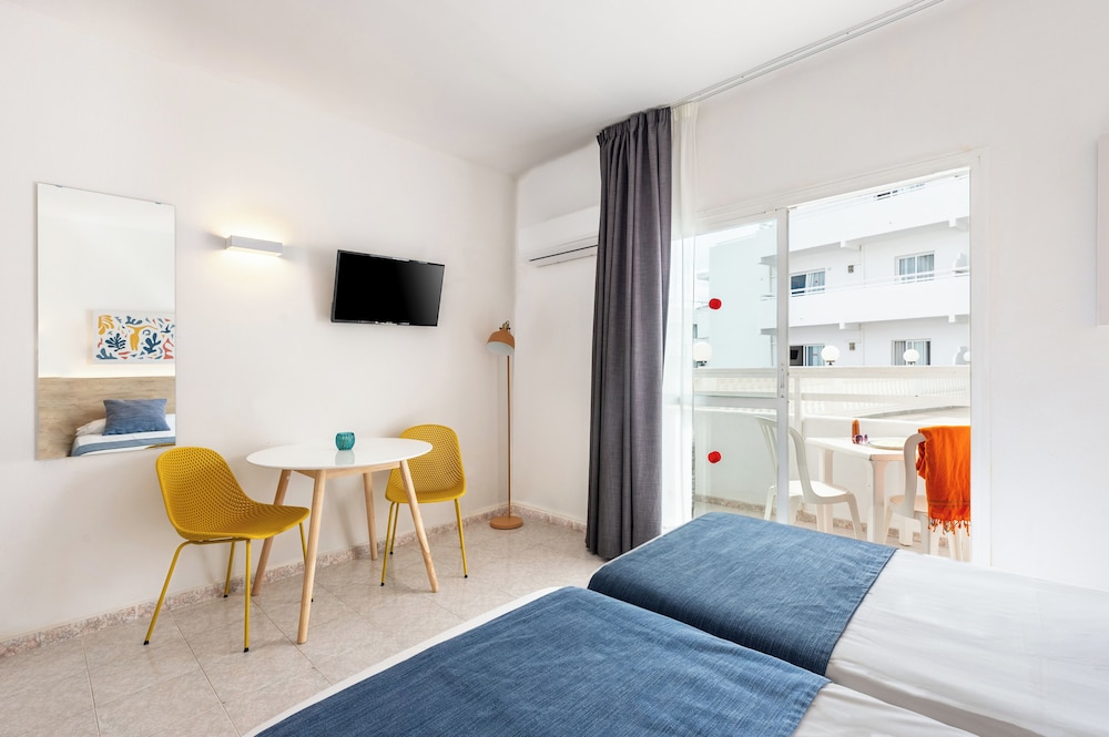 Aparthotel Vibra Lux Mar — Hotel rooms in Ibiza Town, Balearic Islands