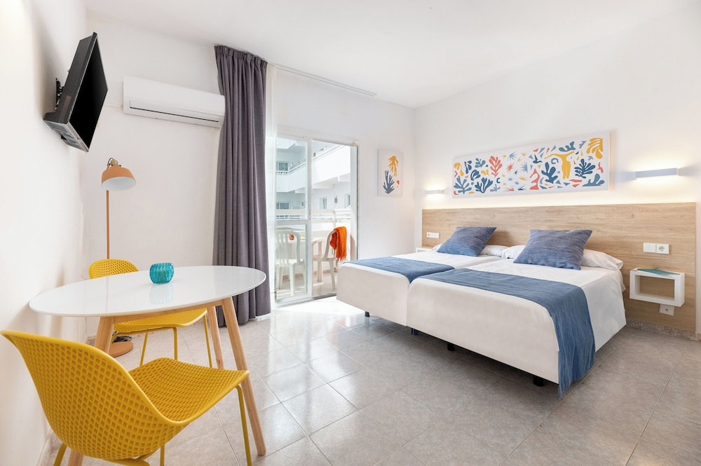 Aparthotel Vibra Lux Mar — Hotel rooms in Ibiza Town, Balearic Islands