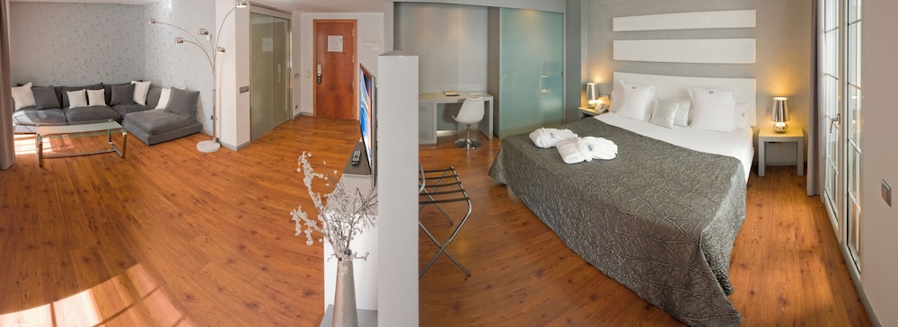 Hotel Num — Hotel rooms in Salou, Catalonia
