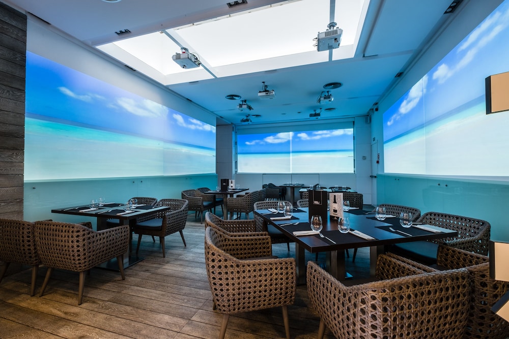 Hotel Num — Restaurant & bars in Salou, Catalonia