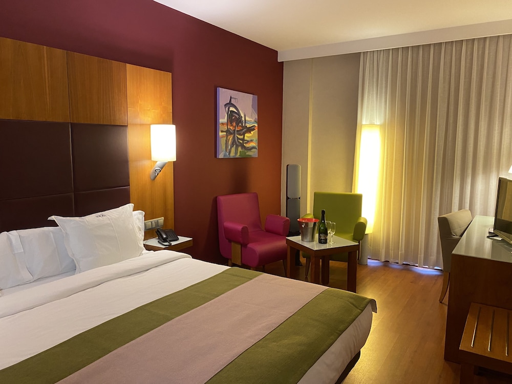 Hotel Num — Hotel rooms in Salou, Catalonia