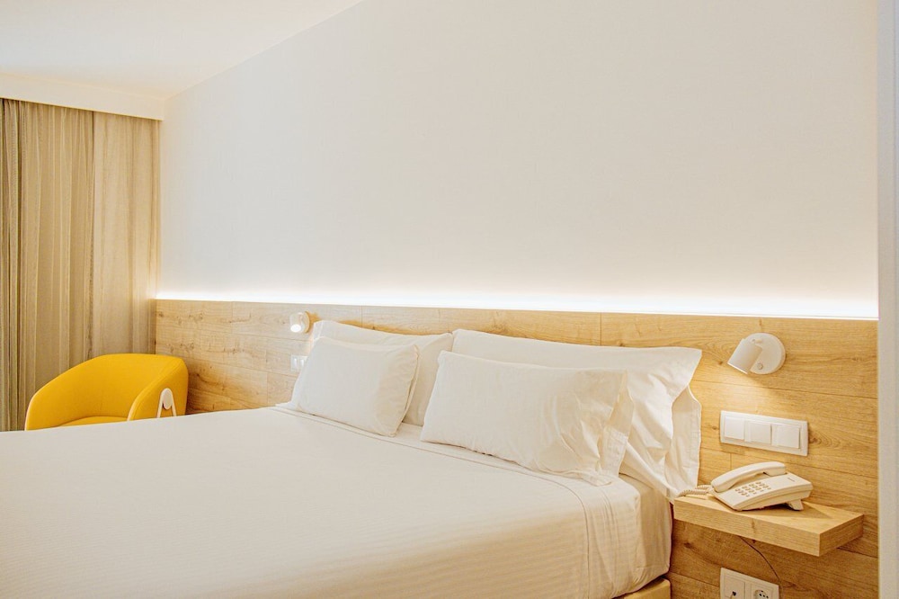 Hotel Num — Hotel rooms in Salou, Catalonia