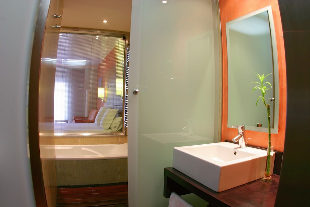 Hotel Num — Hotel rooms in Salou, Catalonia