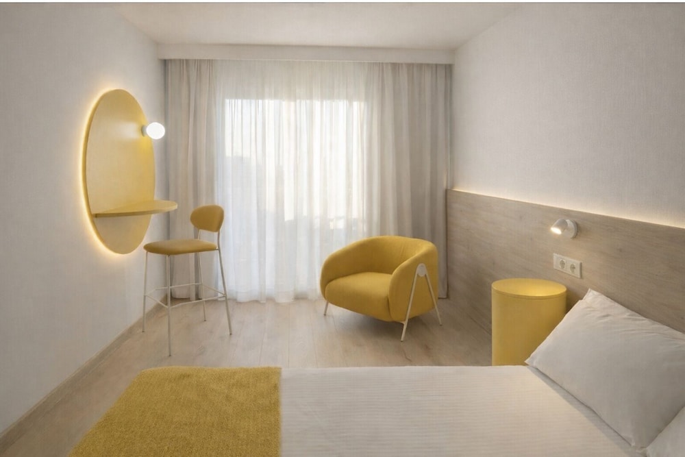 Hotel Num — Hotel rooms in Salou, Catalonia