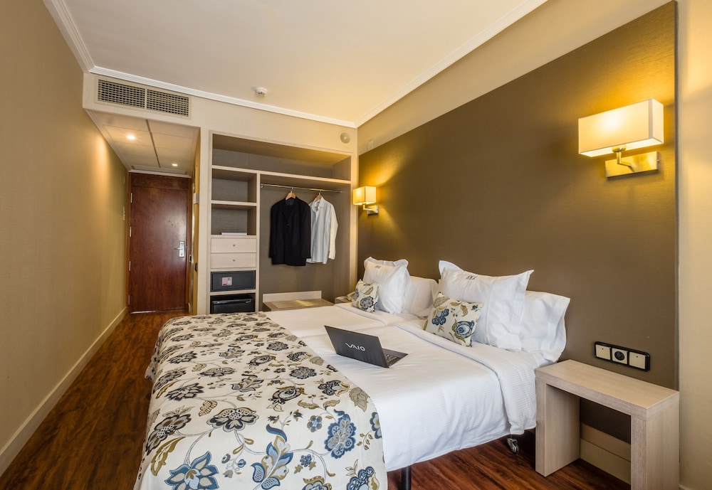 Hotel Num — Hotel rooms in Salou, Catalonia