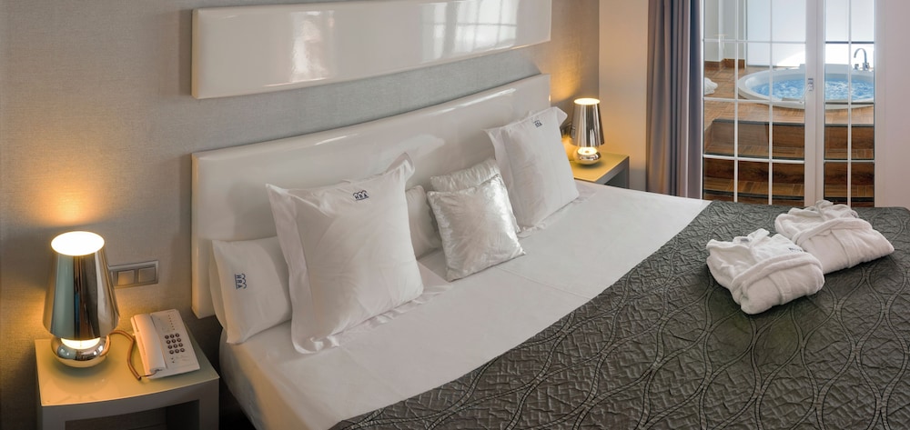 Hotel Num — Hotel rooms in Salou, Catalonia