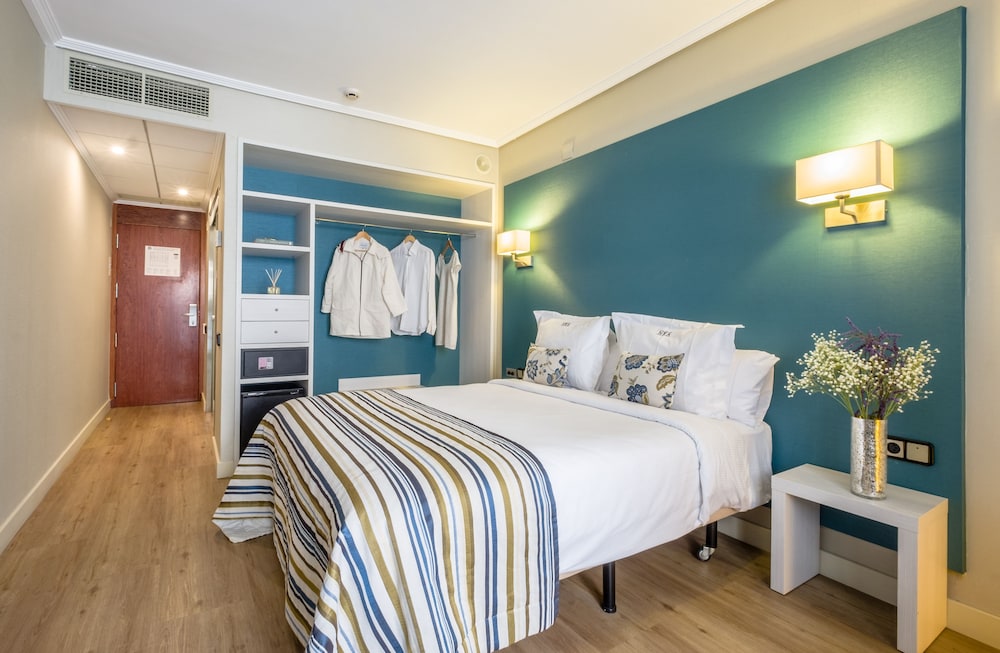Hotel Num — Hotel rooms in Salou, Catalonia