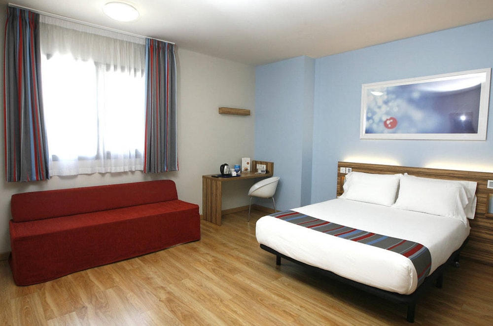 Hotel Travelodge Barcelona Fira — Hotel rooms in Barcelona, Catalonia