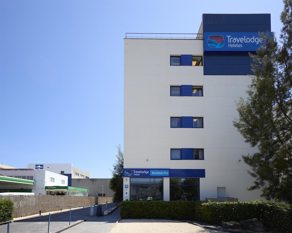 Hotel Travelodge Barcelona Fira — Hotel building in Barcelona, Catalonia