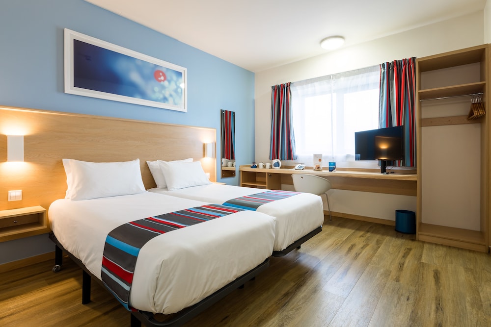 Hotel Travelodge Barcelona Fira — Hotel rooms in Barcelona, Catalonia