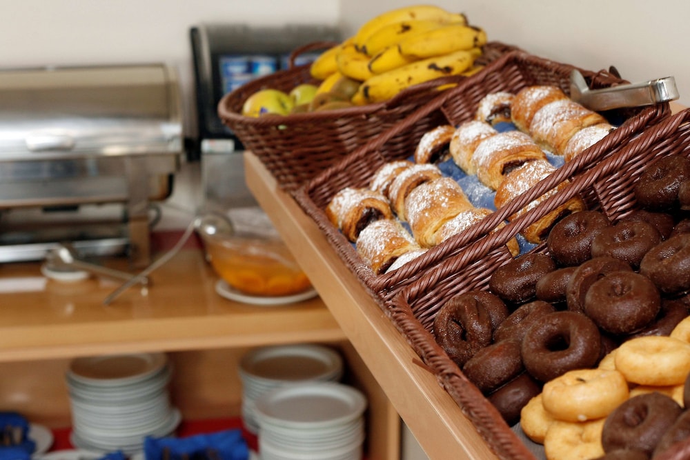 Hotel Travelodge Barcelona Fira — Restaurant & bars in Barcelona, Catalonia