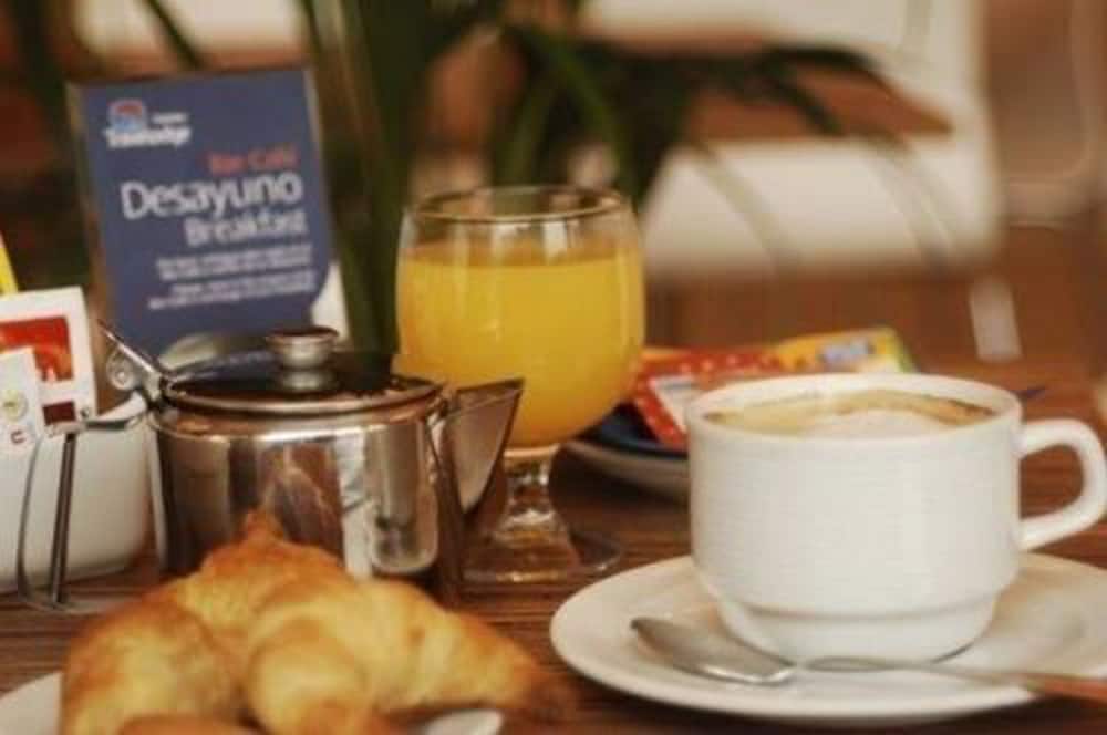 Hotel Travelodge Barcelona Fira — Restaurant & bars in Barcelona, Catalonia