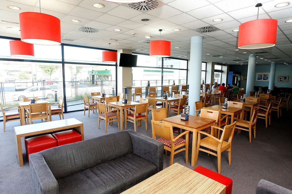 Hotel Travelodge Barcelona Fira — Restaurant & bars in Barcelona, Catalonia