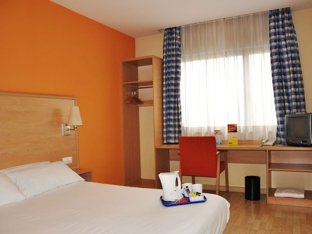Hotel Travelodge Barcelona Fira — Hotel rooms in Barcelona, Catalonia