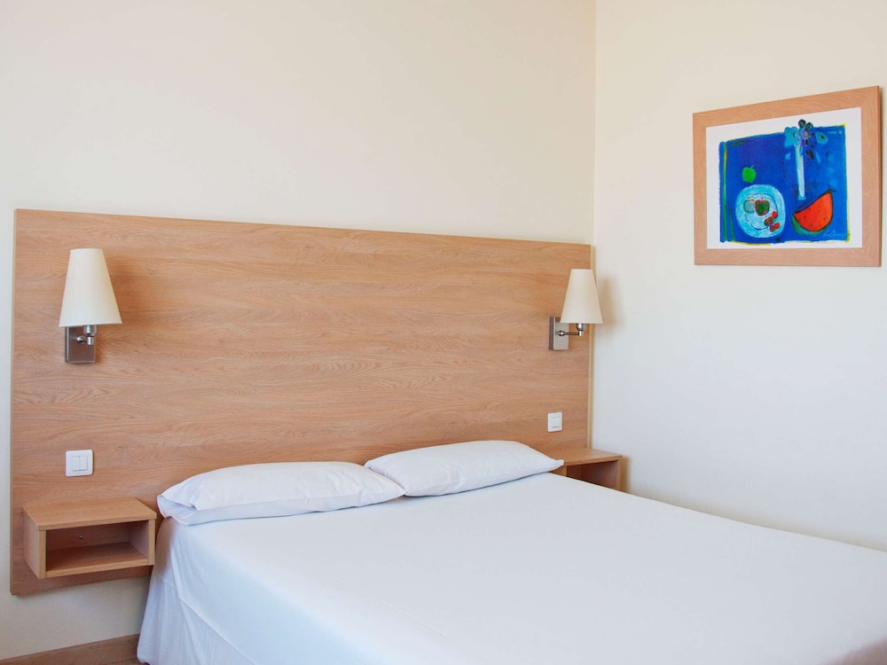 Hotel Travelodge Barcelona Fira — Hotel rooms in Barcelona, Catalonia