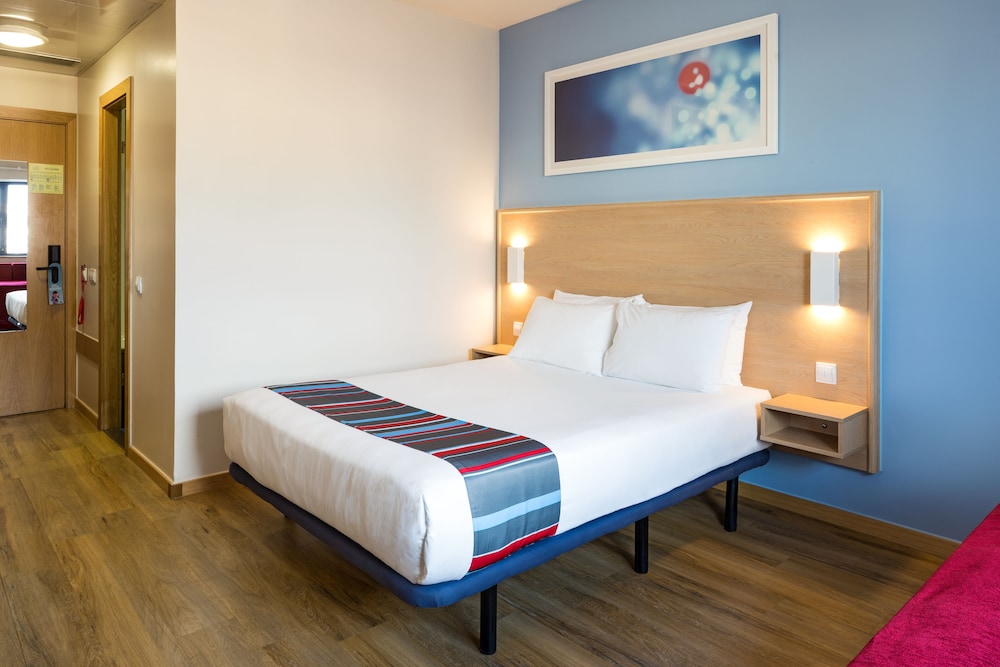 Hotel Travelodge Barcelona Fira — Hotel rooms in Barcelona, Catalonia