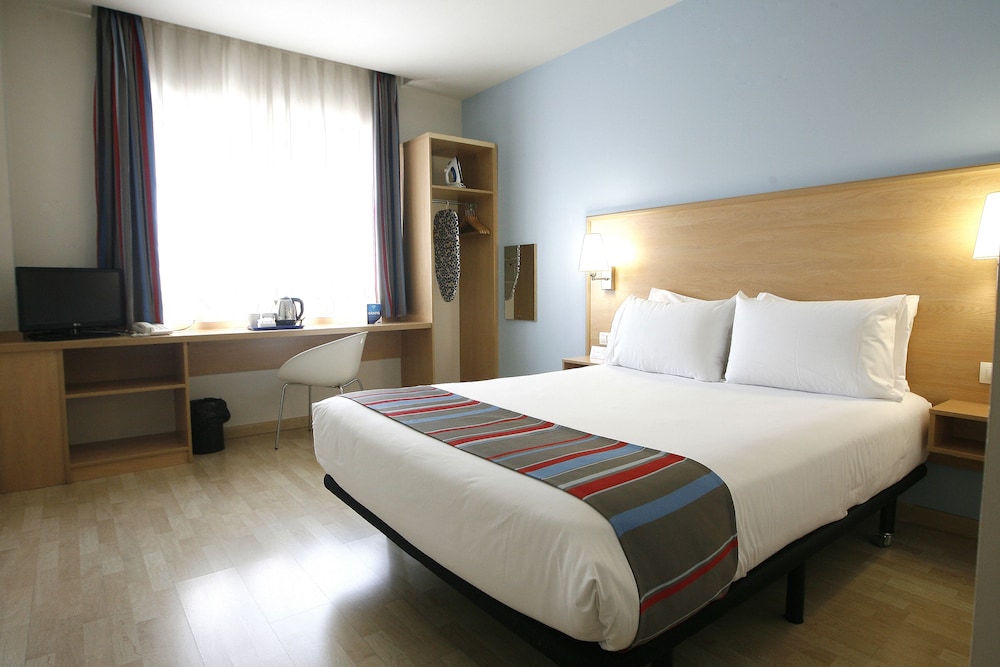 Hotel Travelodge Barcelona Fira — Hotel rooms in Barcelona, Catalonia